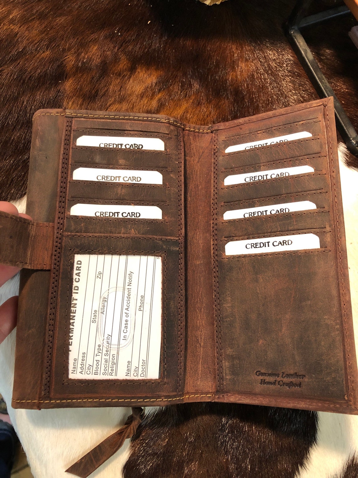 Lady's Leather Wallet, Multiple pockets